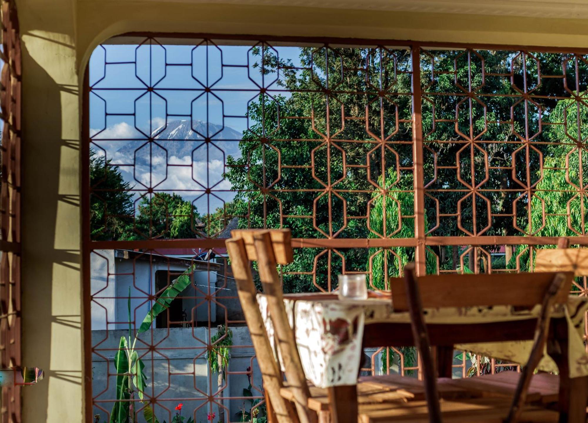 Kilimanjaro Summit Lodge Moshi Bagian luar foto