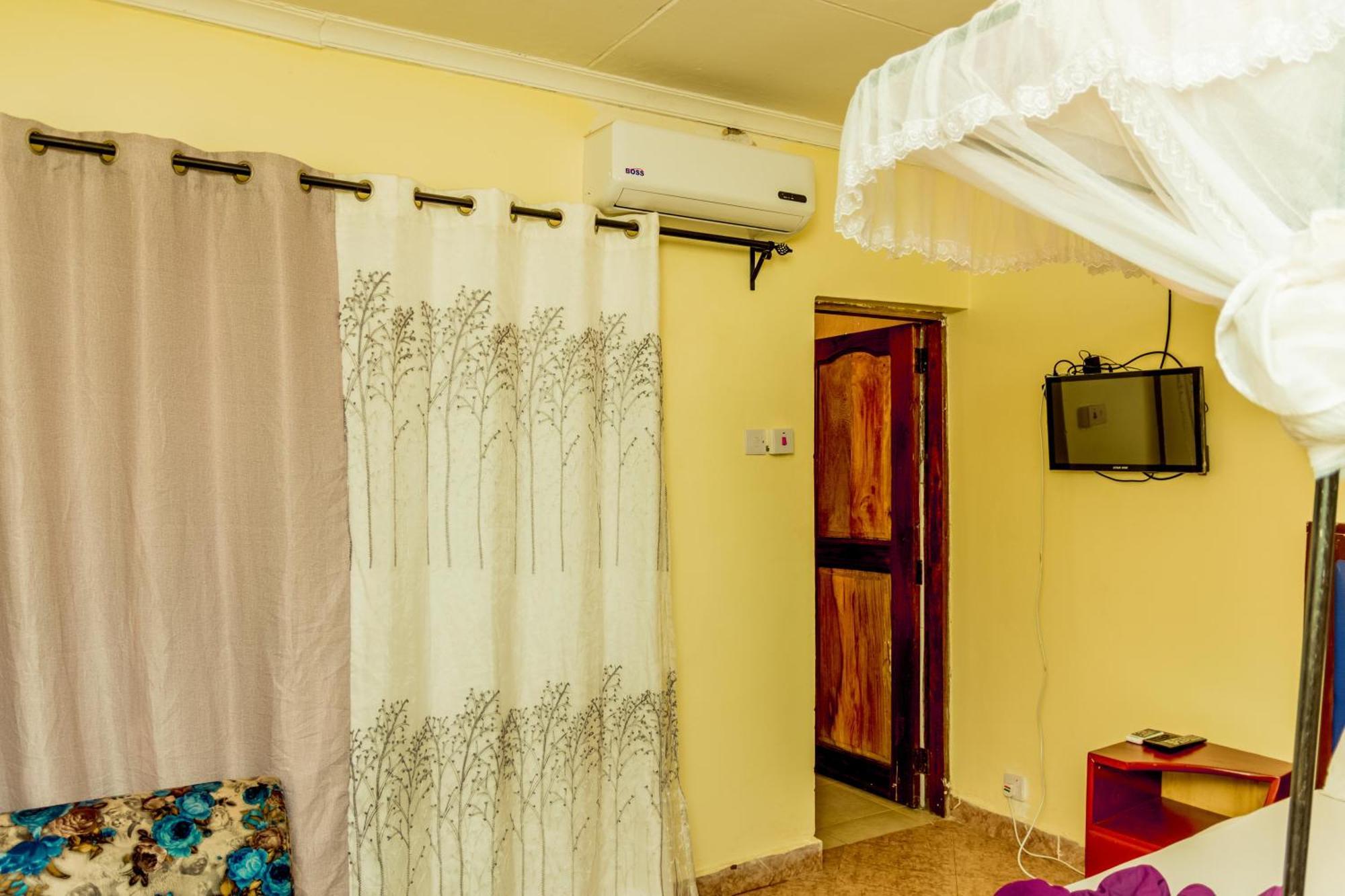 Kilimanjaro Summit Lodge Moshi Bagian luar foto